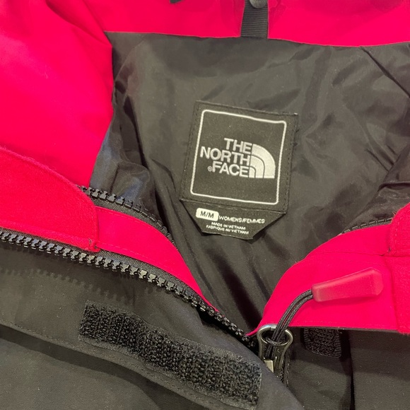 The North face womens black and hot pink Hyvent jacket - Picture 3 of 8